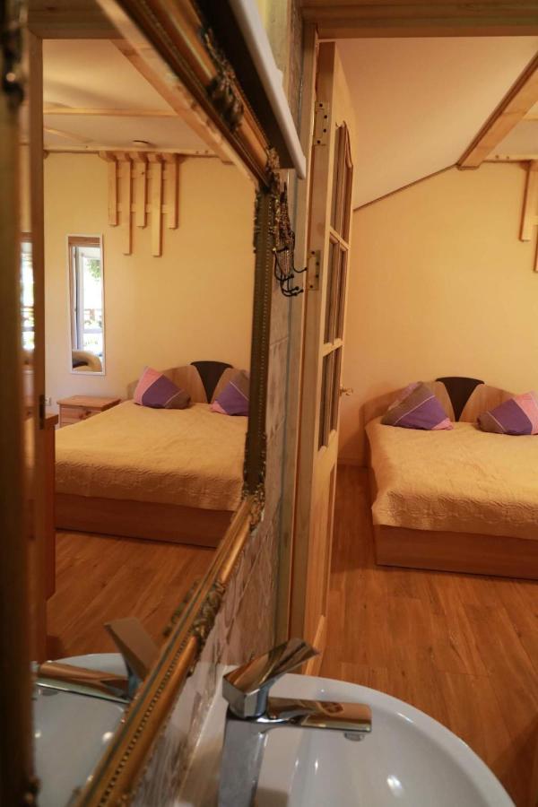 Namelis Nr 2 Adeles Sodyba Muize Buitenkant foto